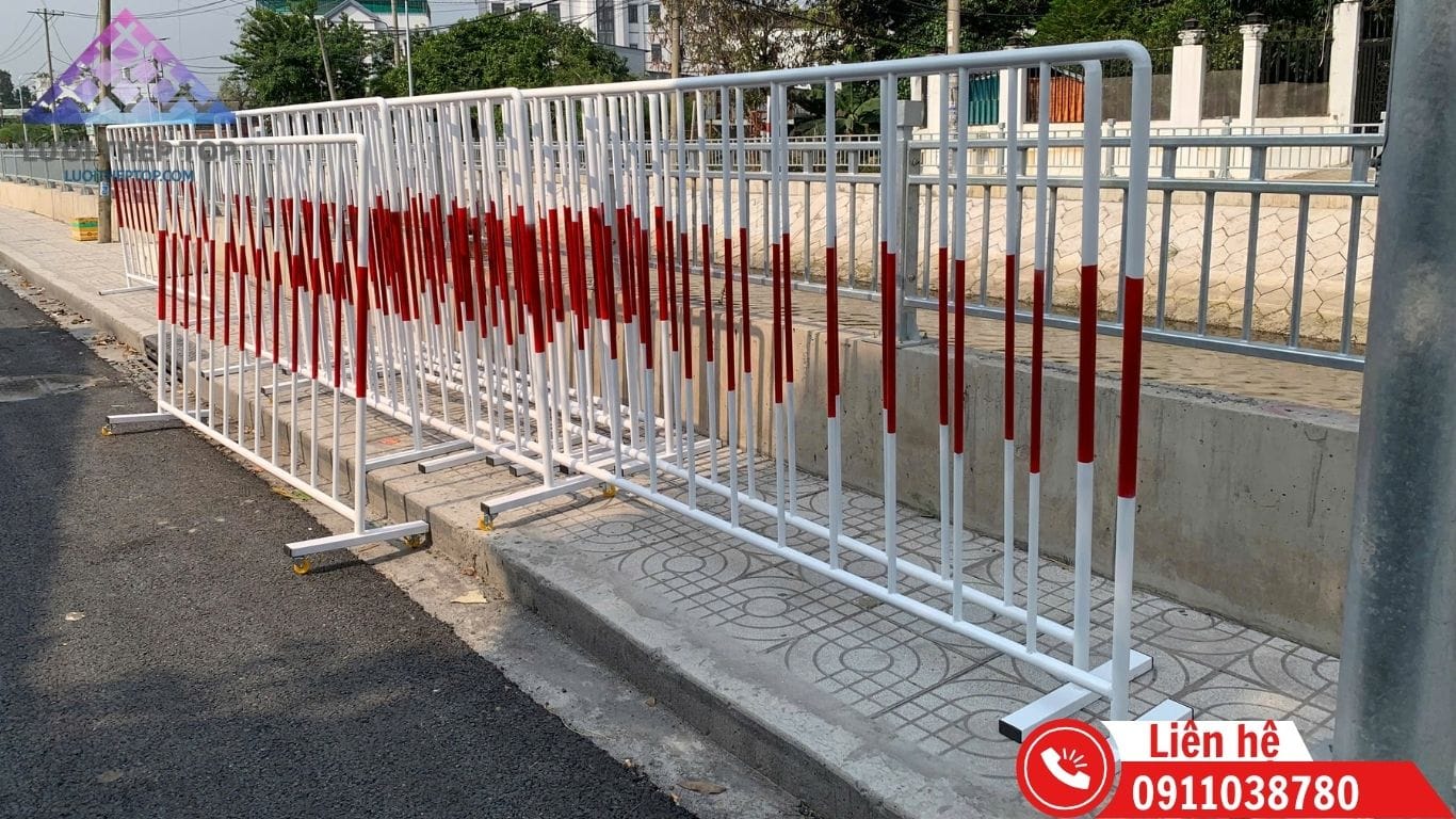 Rào chắn an ninh di động sơn trắng đỏ dùng phân luồng khu thi công